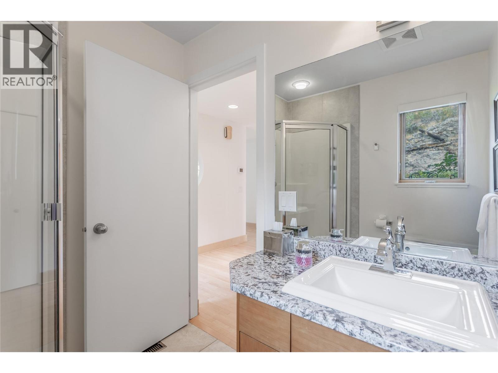 5851 Lakeshore Road - Image 17
