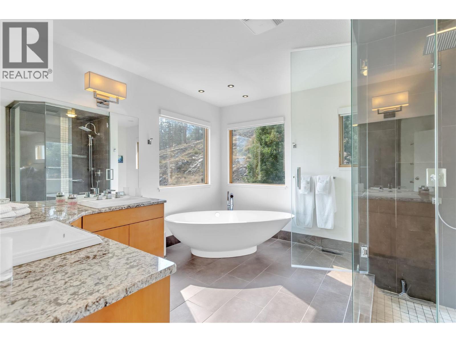 5851 Lakeshore Road - Image 24