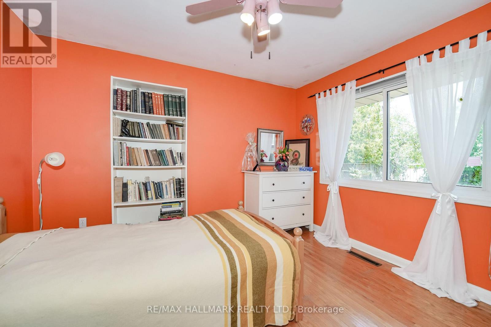 54 CHARLEMONT CRESCENT - 22