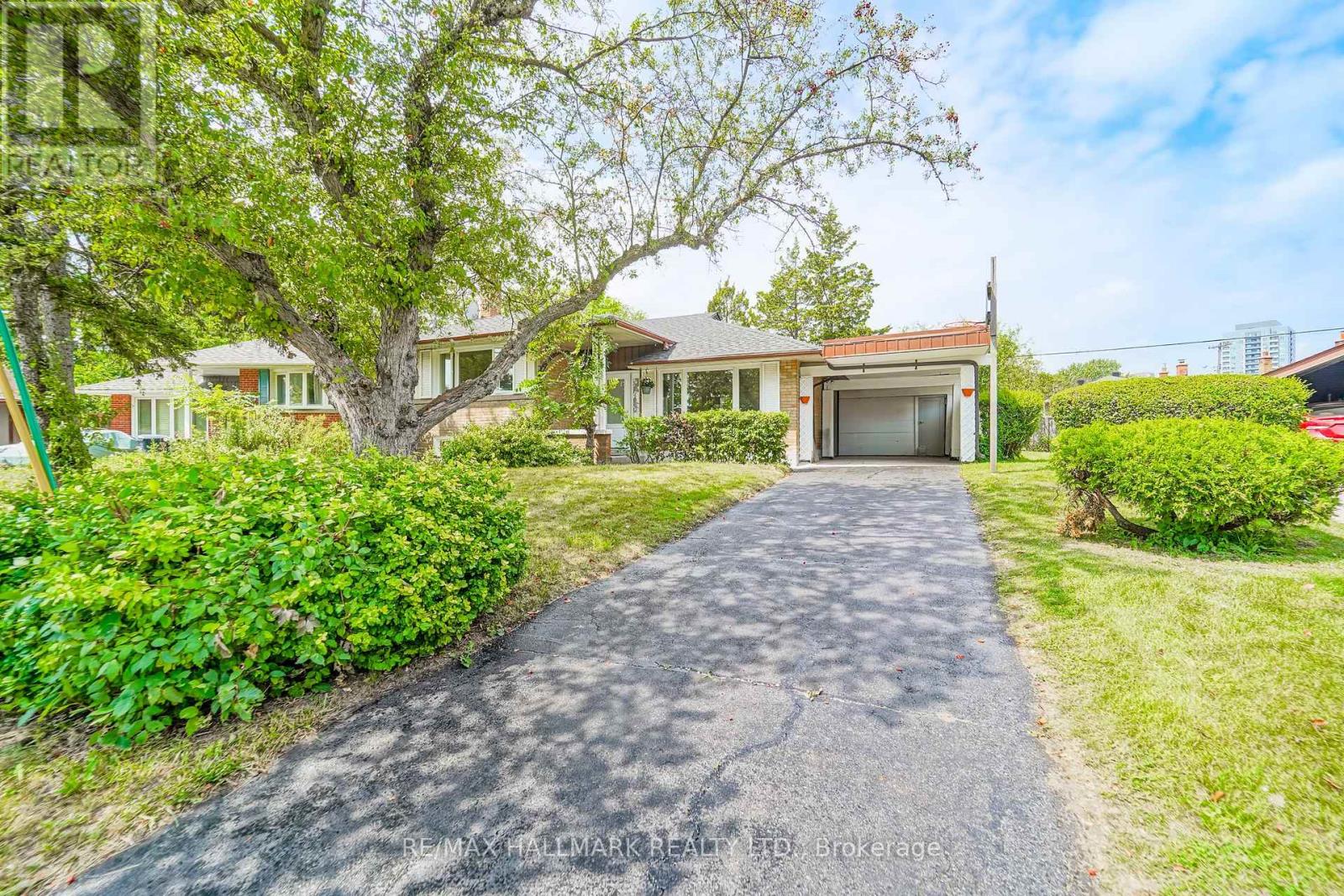 54 CHARLEMONT CRESCENT - 37
