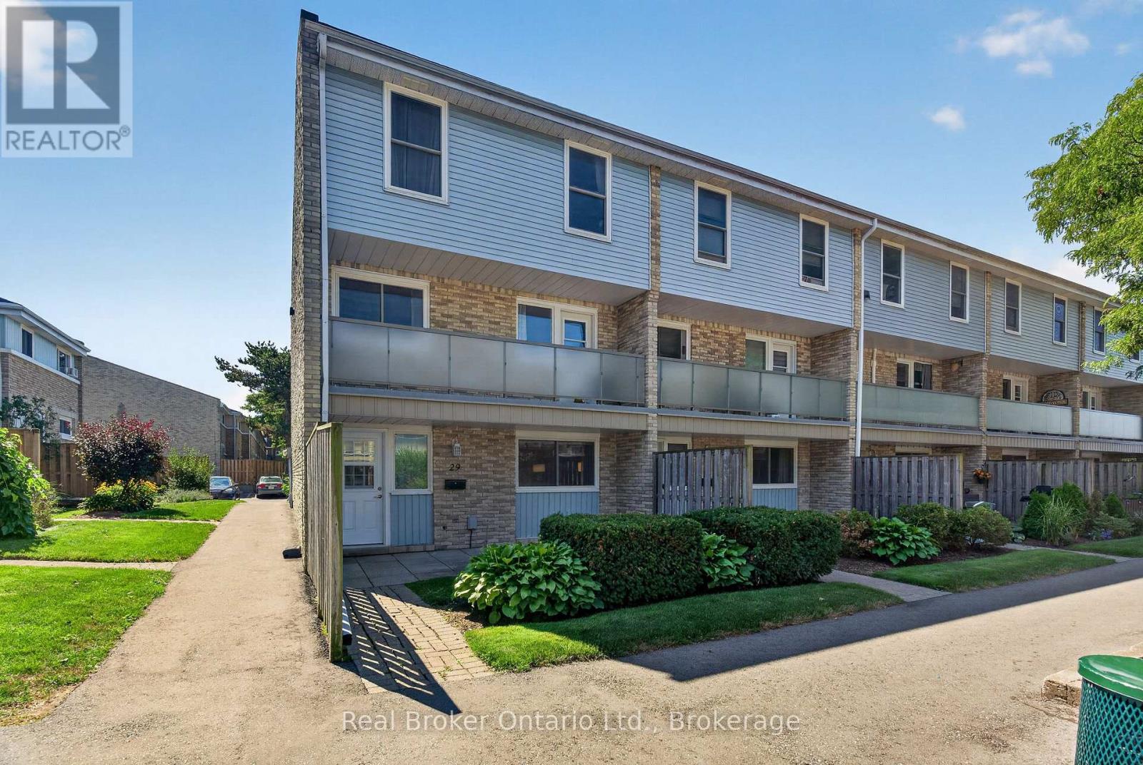 29 - 35 BRECKENRIDGE DRIVE — photo 3