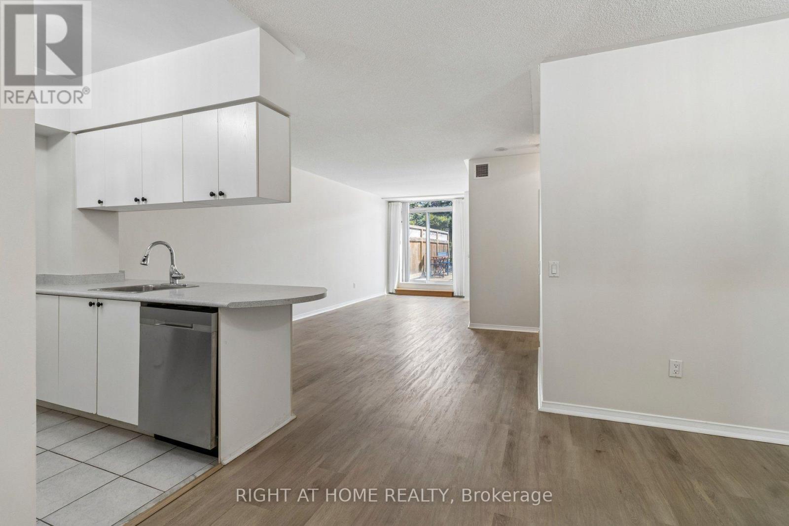 Photo of 7398 Yonge Street