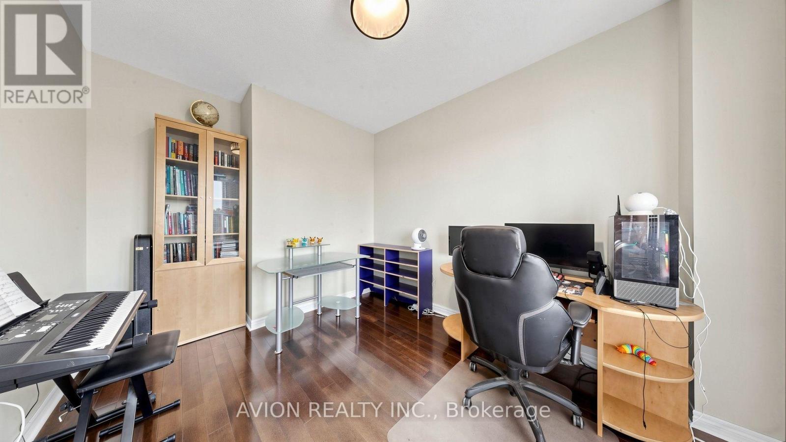 107 ALEXANDER LAWRIE AVENUE - 16