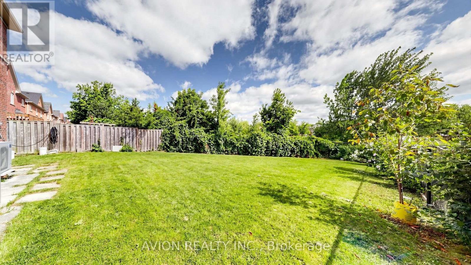 107 ALEXANDER LAWRIE AVENUE - 32