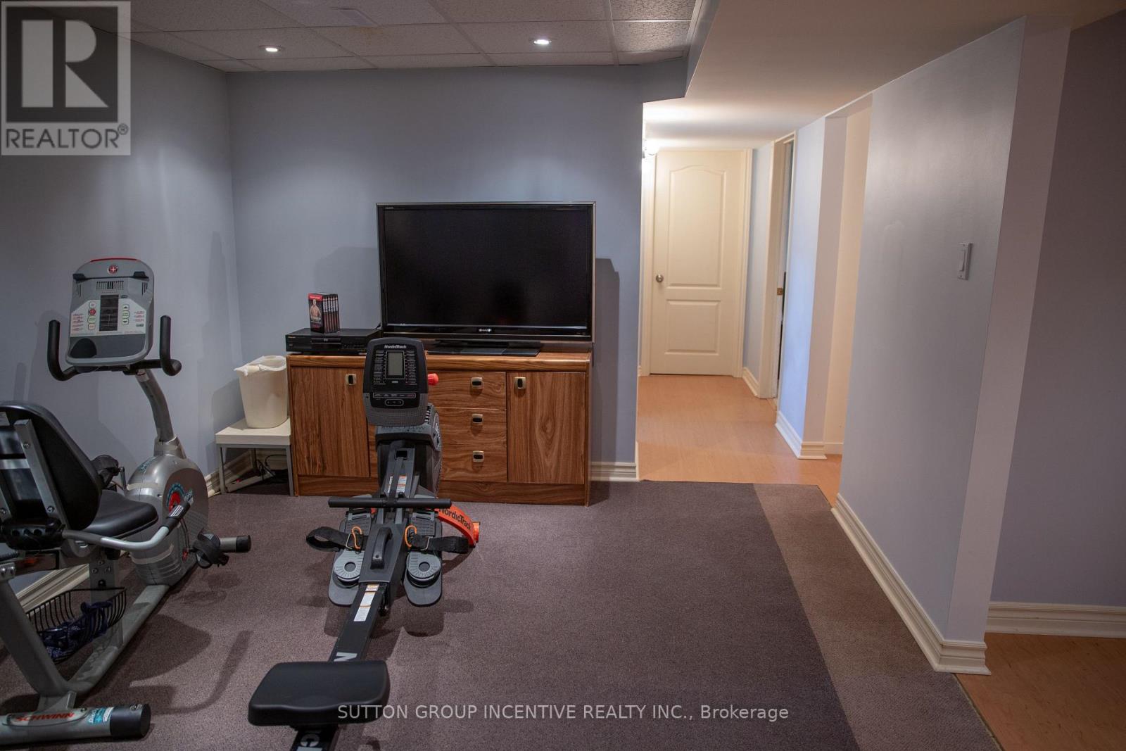 160 WALTON DRIVE - Image 32