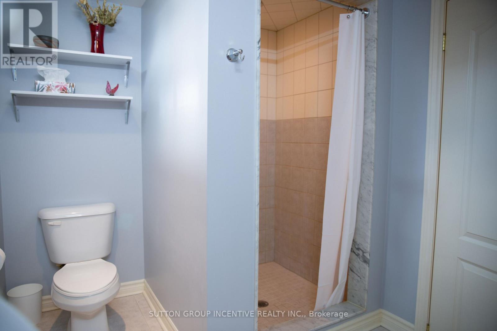 160 WALTON DRIVE - Image 37