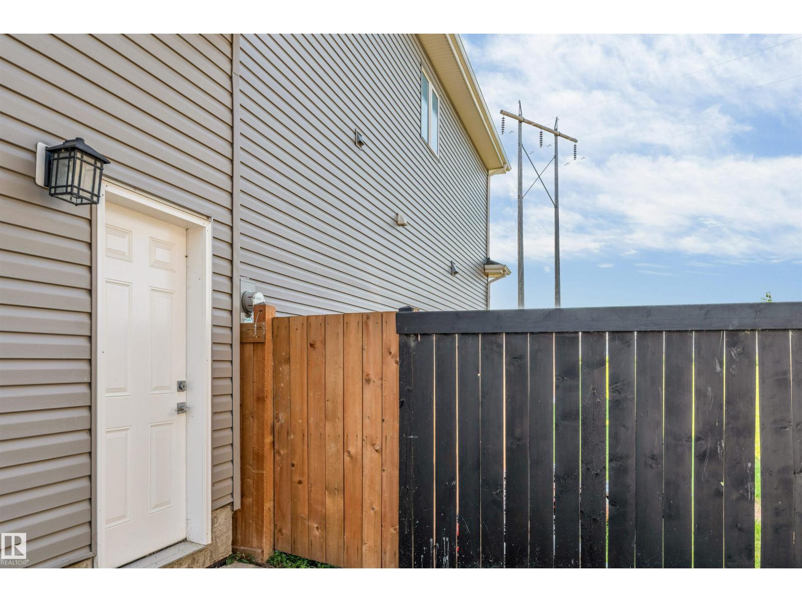 2639 17 AV NW, Laurel, Edmonton photo 2