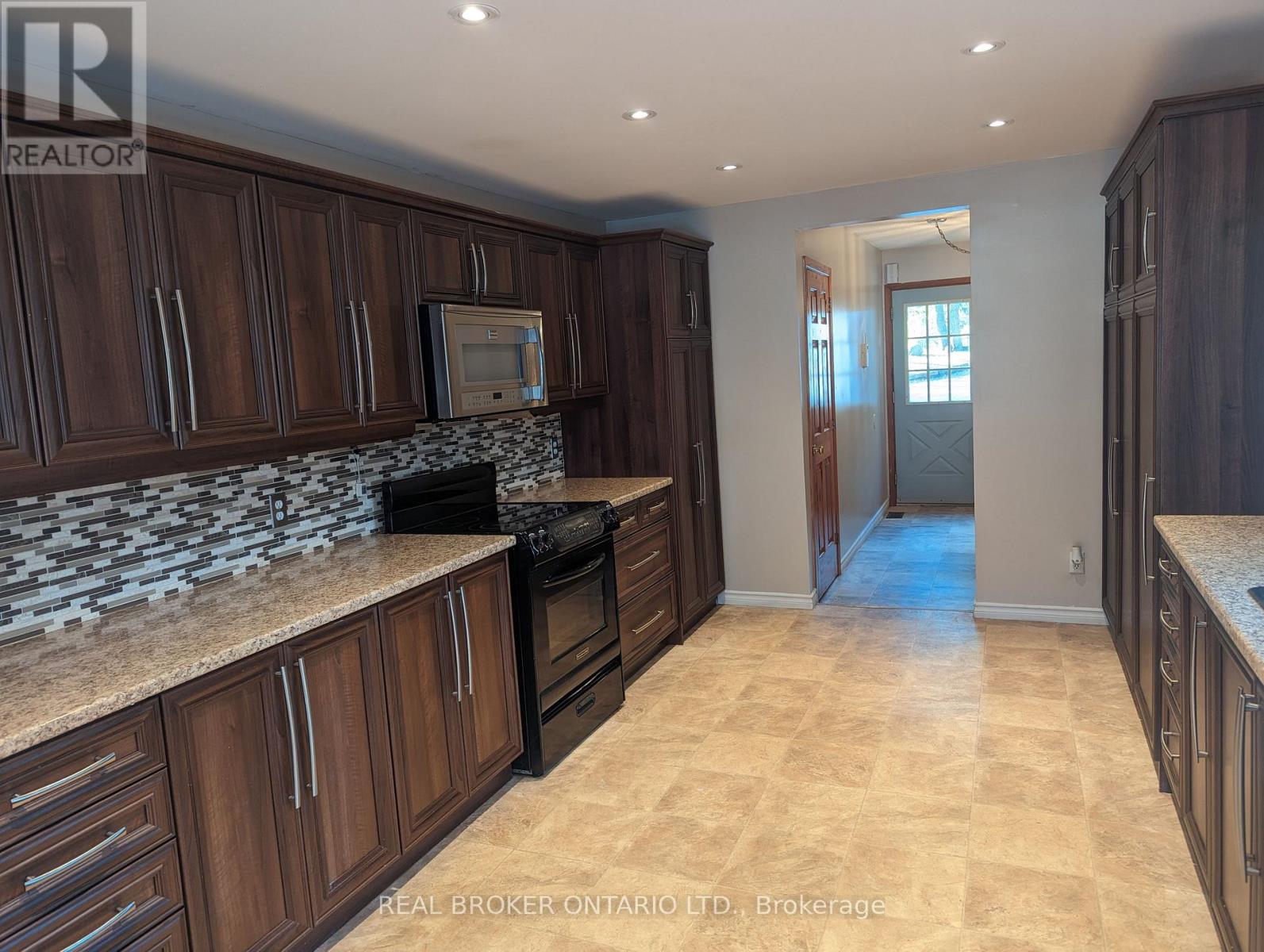 1107 Mosley Street — photo 2