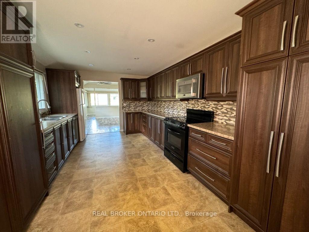 1107 Mosley Street — photo 3