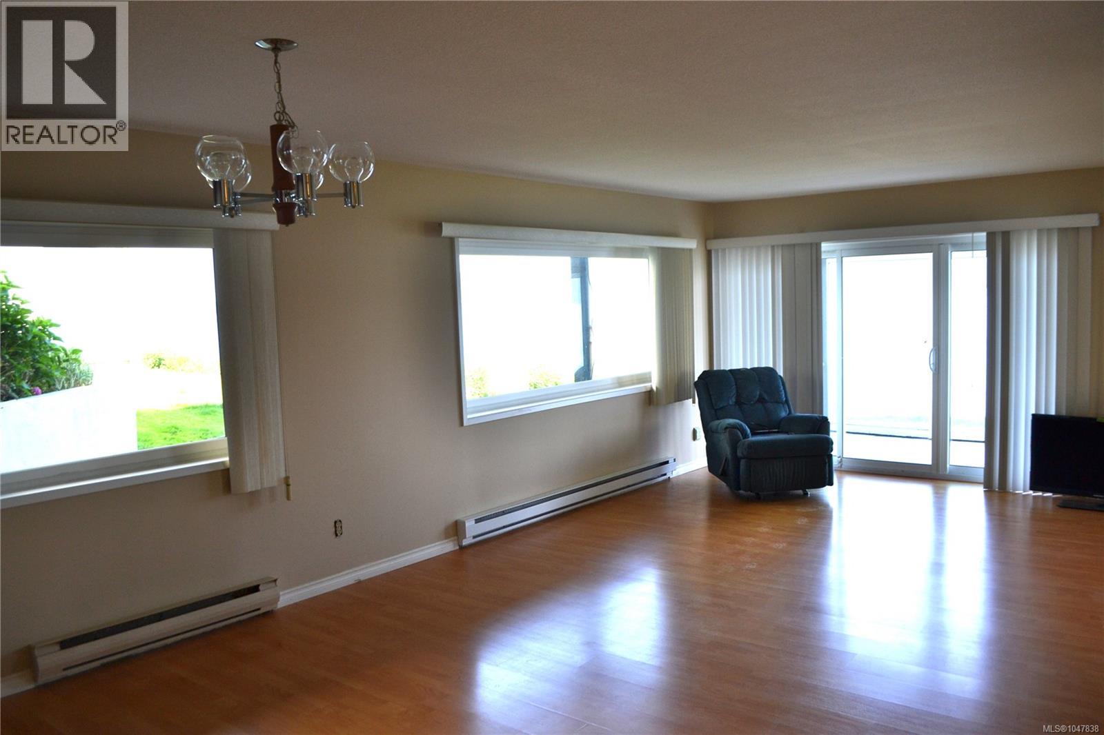 #1 523 Island Hwy - Image 12