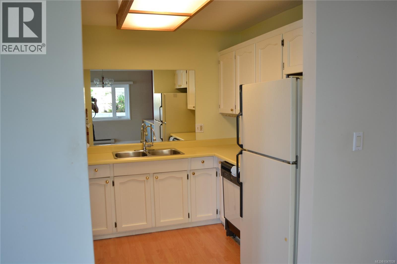#1 523 Island Hwy - Image 14