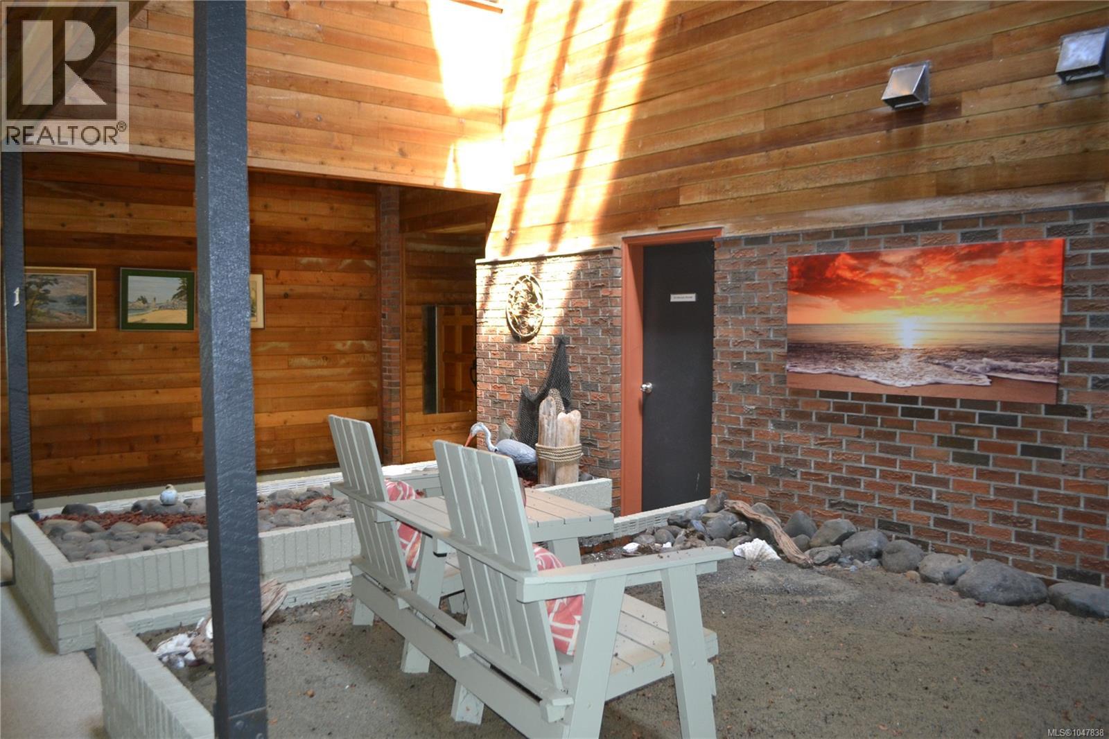 #1 523 Island Hwy - 8