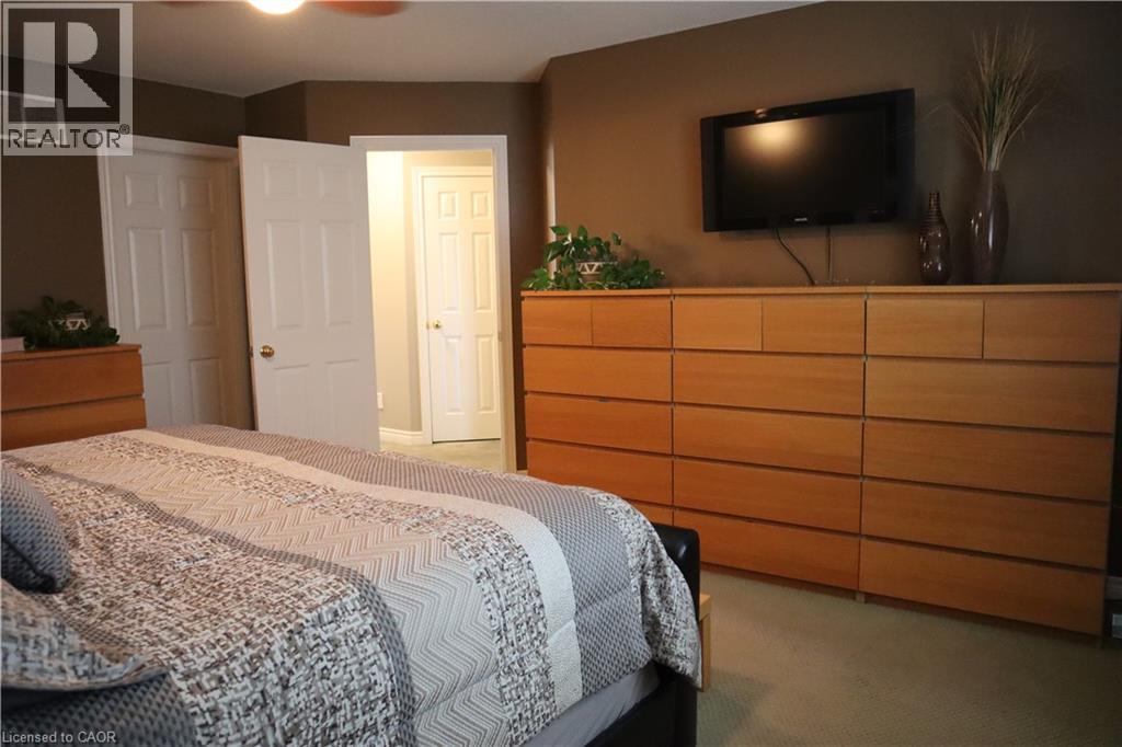 349 WINTERBERRY Boulevard - Image 28