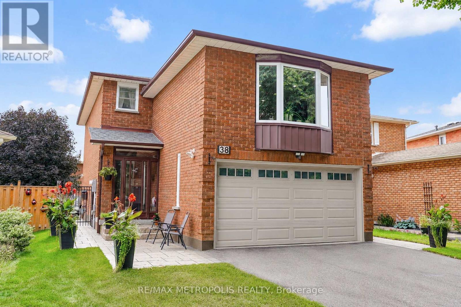 38 LANGHOLM COURT - 10