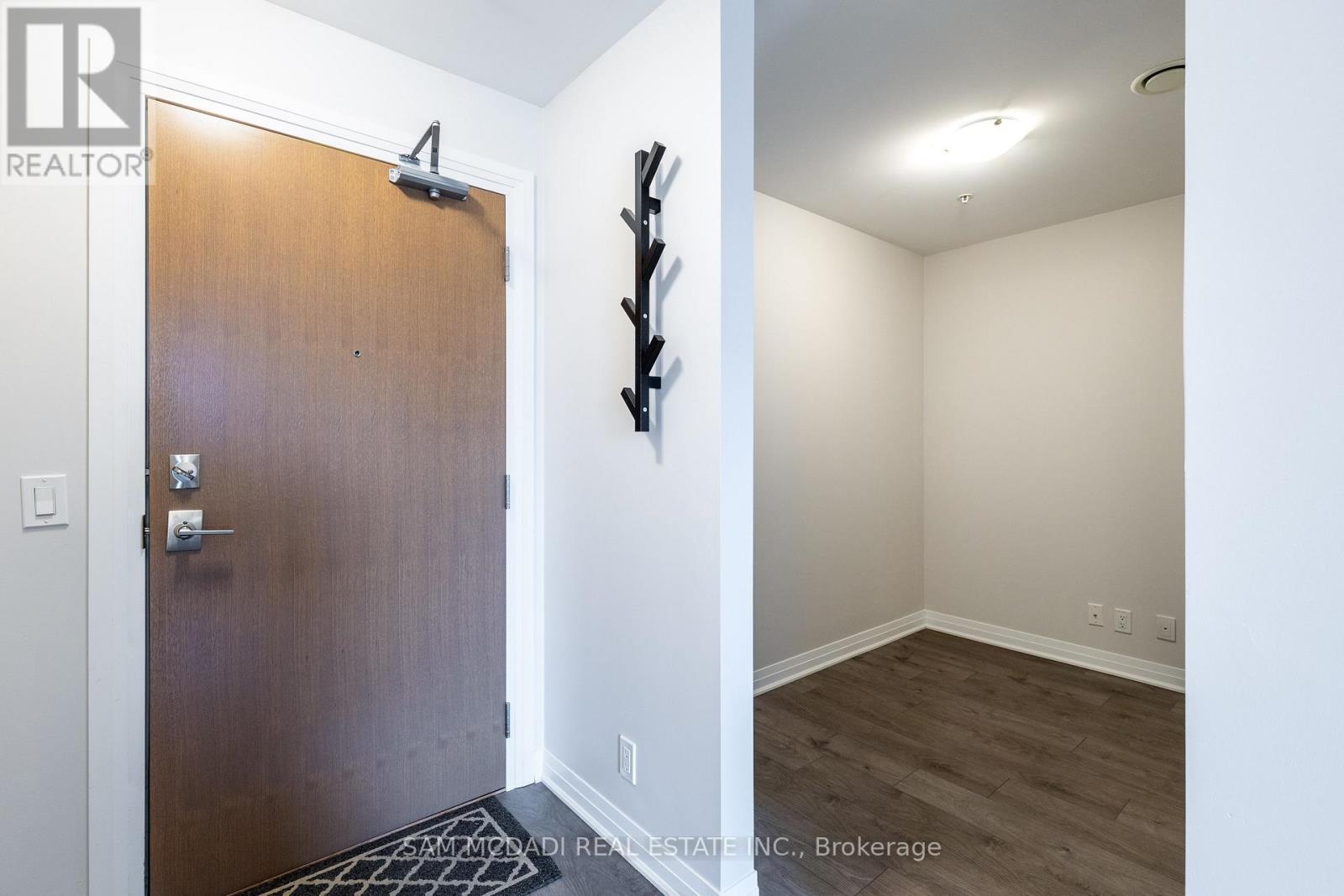 #319 1105 LEGER WAY - Image 28