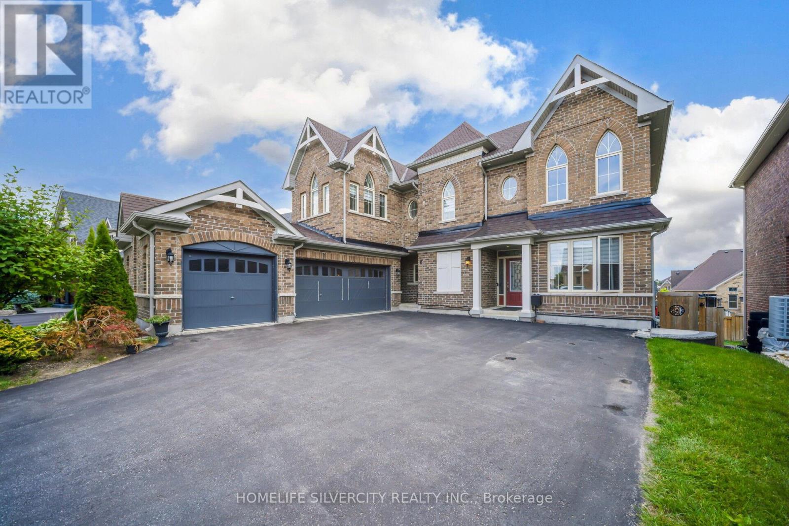 8 MITCHELL CRESCENT - 1