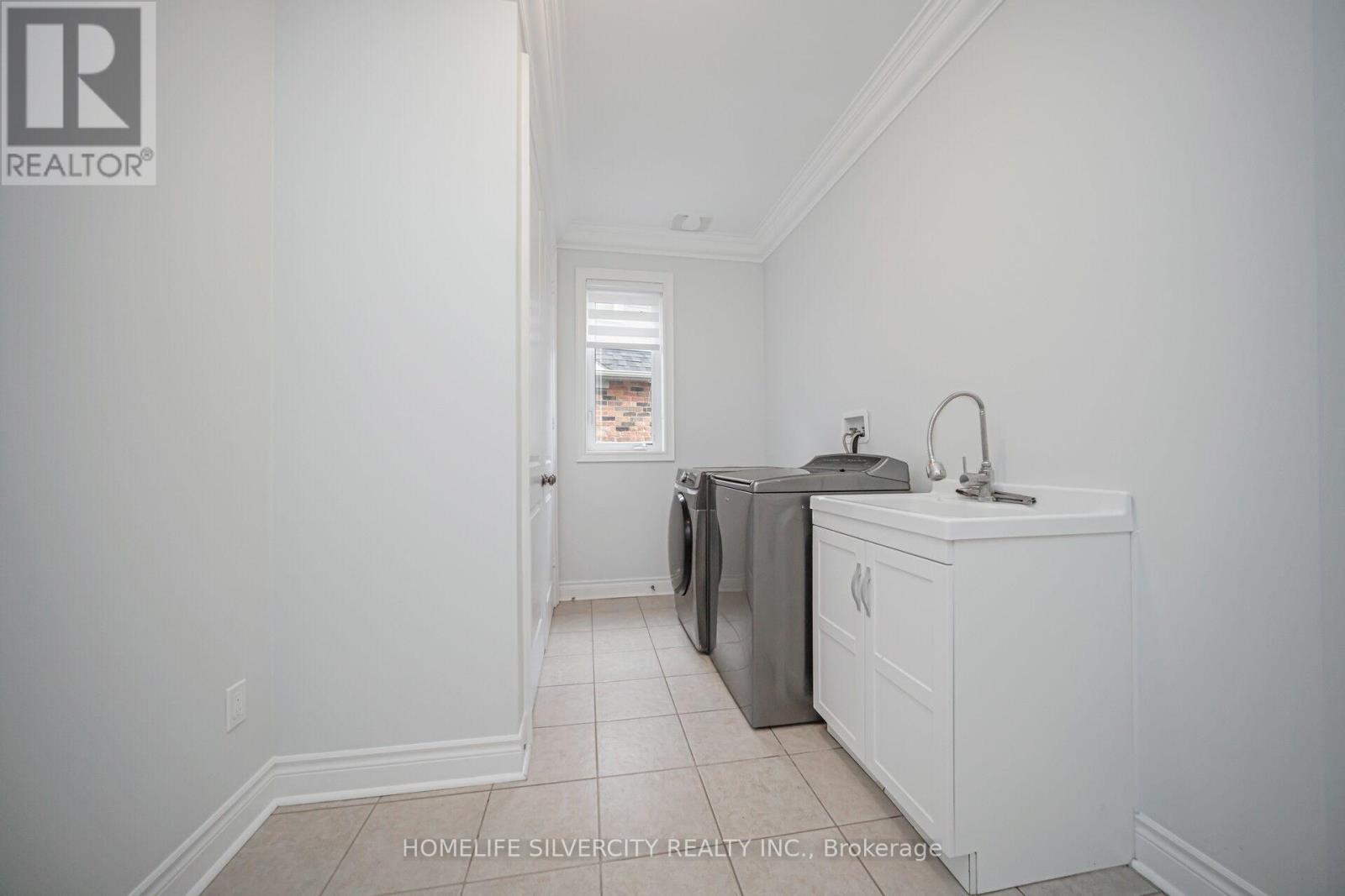 8 MITCHELL CRESCENT - 16