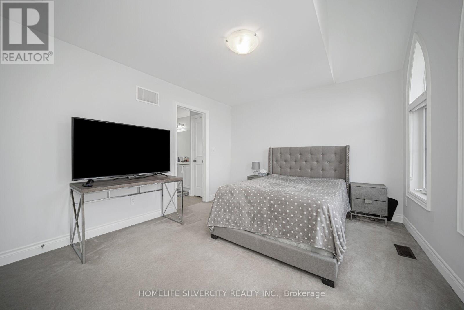 8 MITCHELL CRESCENT - 24