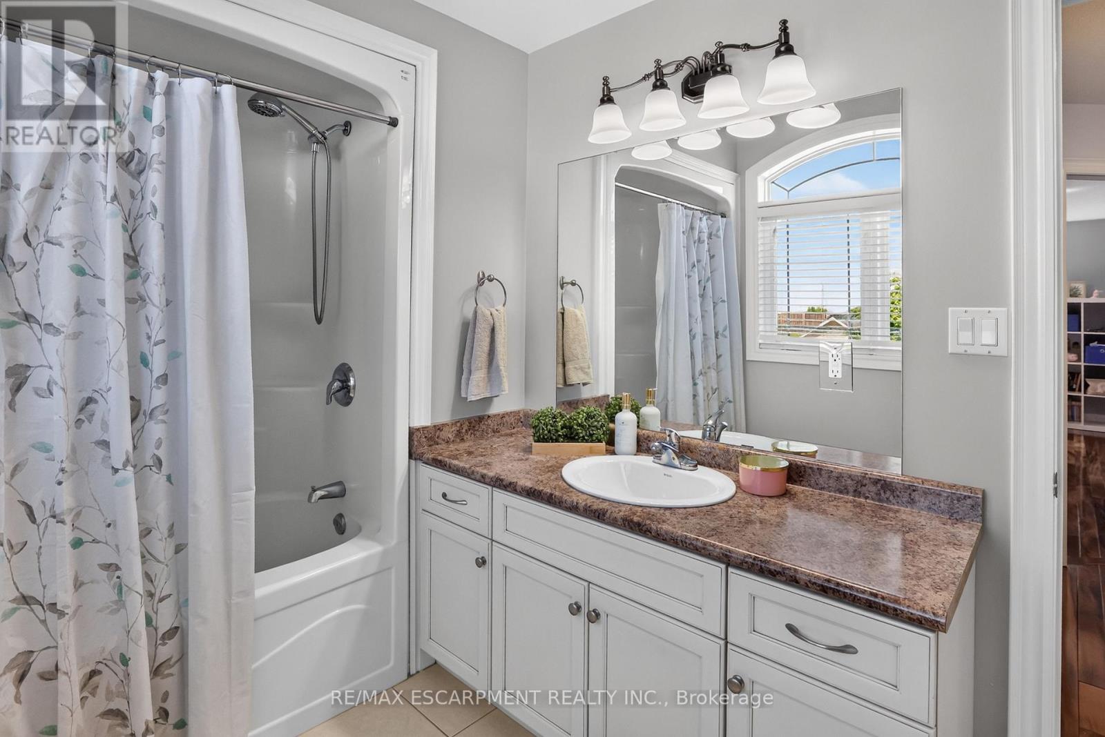 4852 NORTHGATE CRESCENT - 34