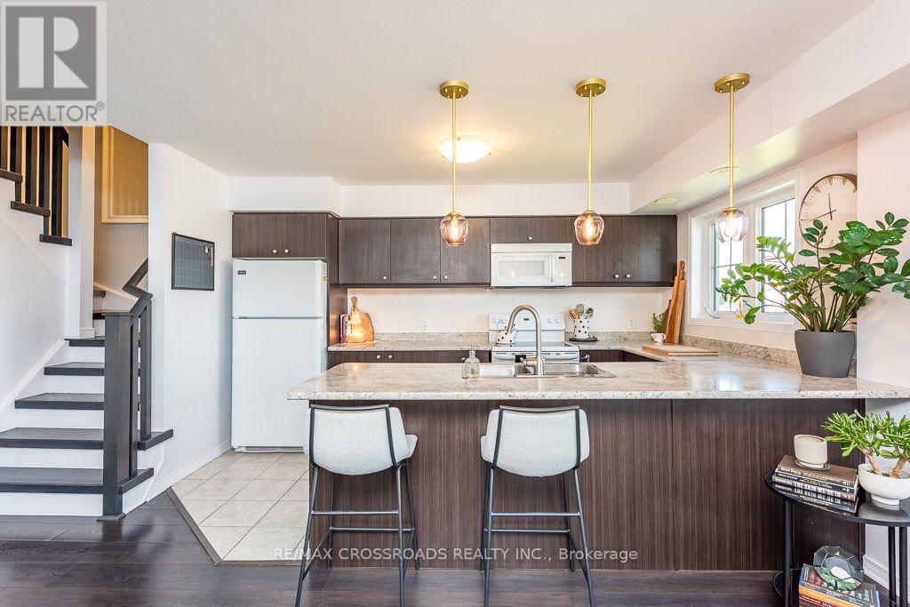 #29 2441 GREENWICH DRIVE - Image 25