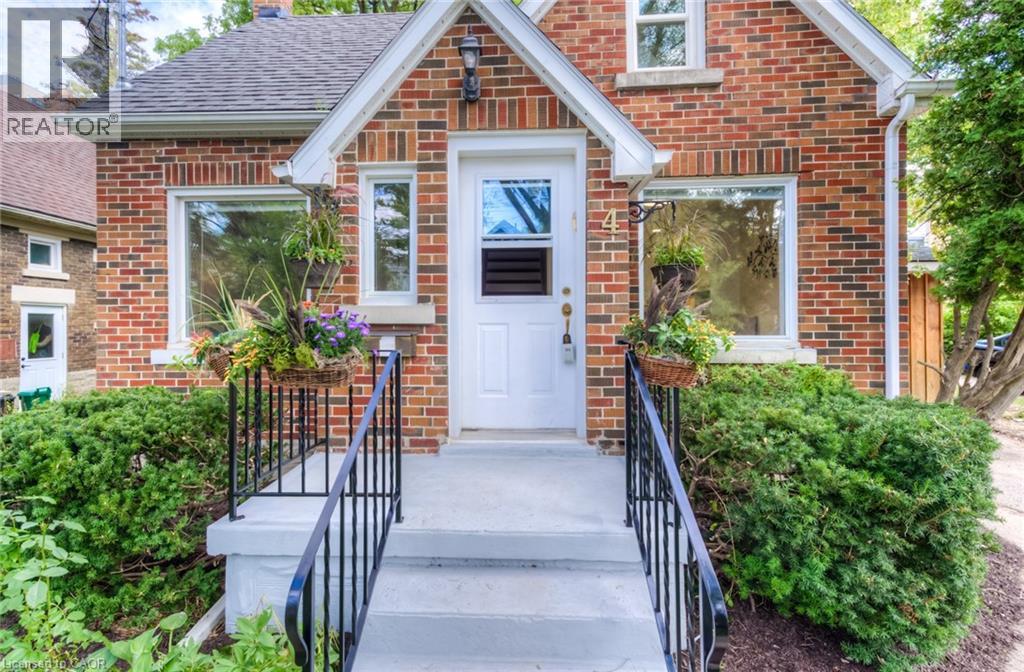4 DUNBAR Road N - 7
