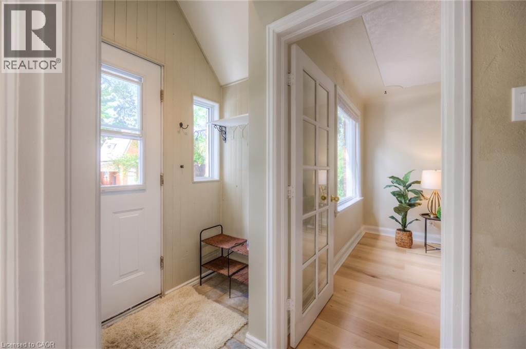 4 DUNBAR Road N - Image 9