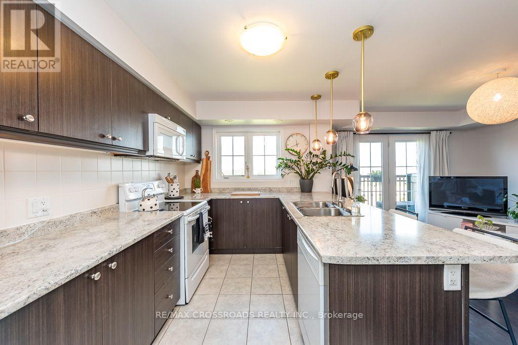 #29 2441 GREENWICH DRIVE - 27