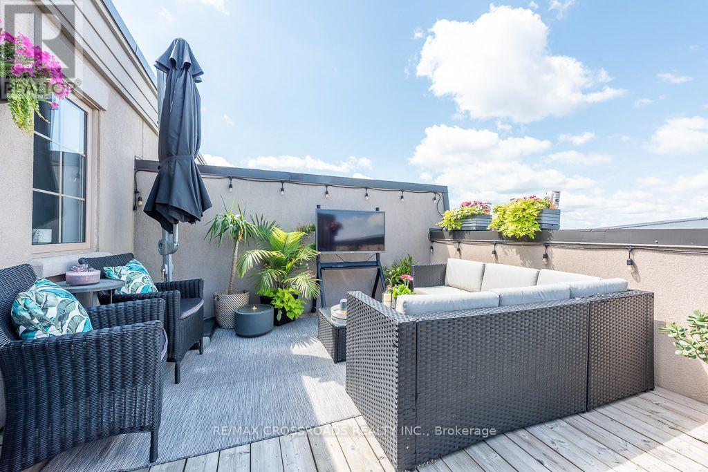 #29 2441 GREENWICH DRIVE - 33