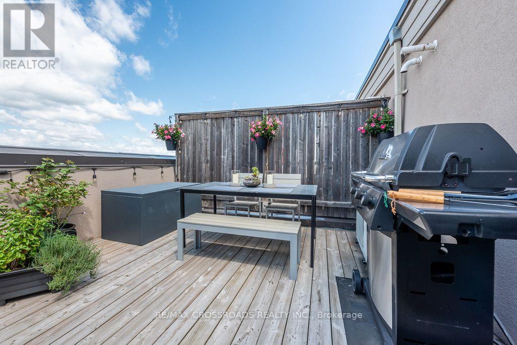 #29 2441 GREENWICH DRIVE - Image 34