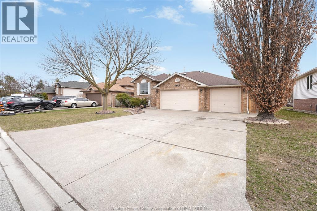 3888 ARISTOTLE CRESCENT - 4