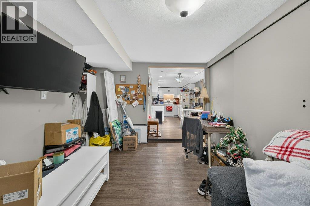 1791 15 Avenue NE - 40