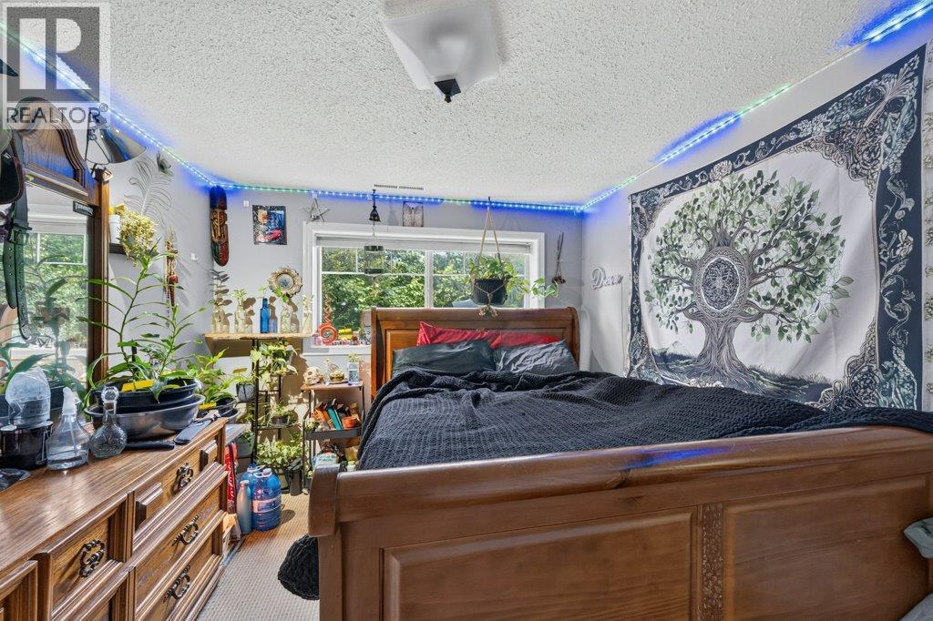 1791 15 Avenue NE - 43