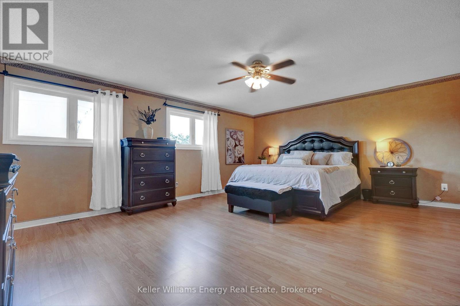 2 MURKAR CRESCENT - 22