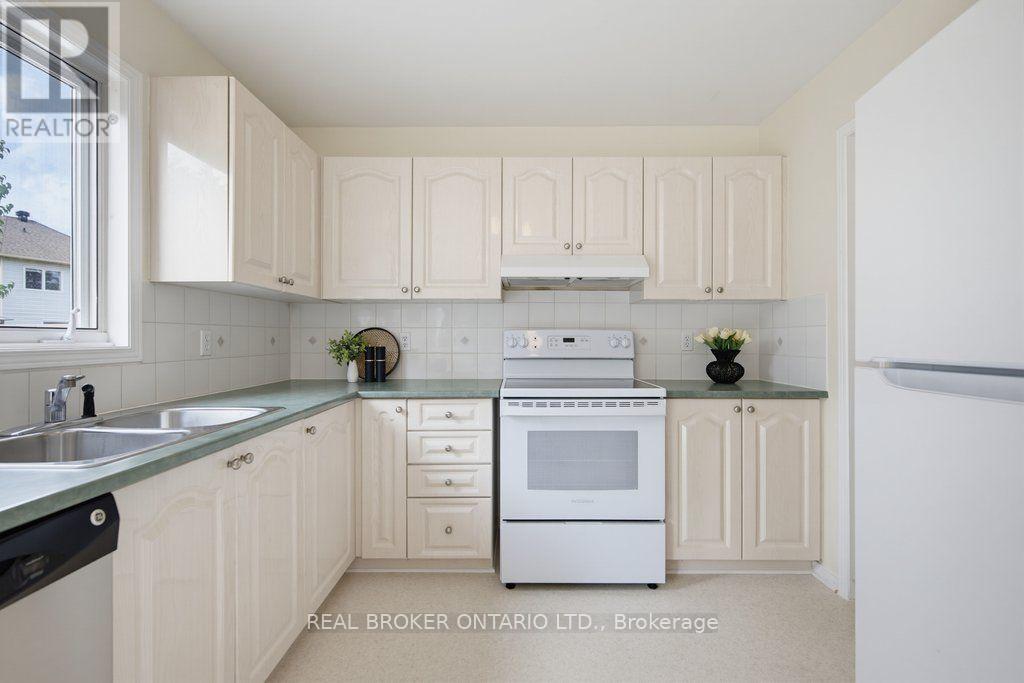 2000 OAKBROOK CIRCLE - 8