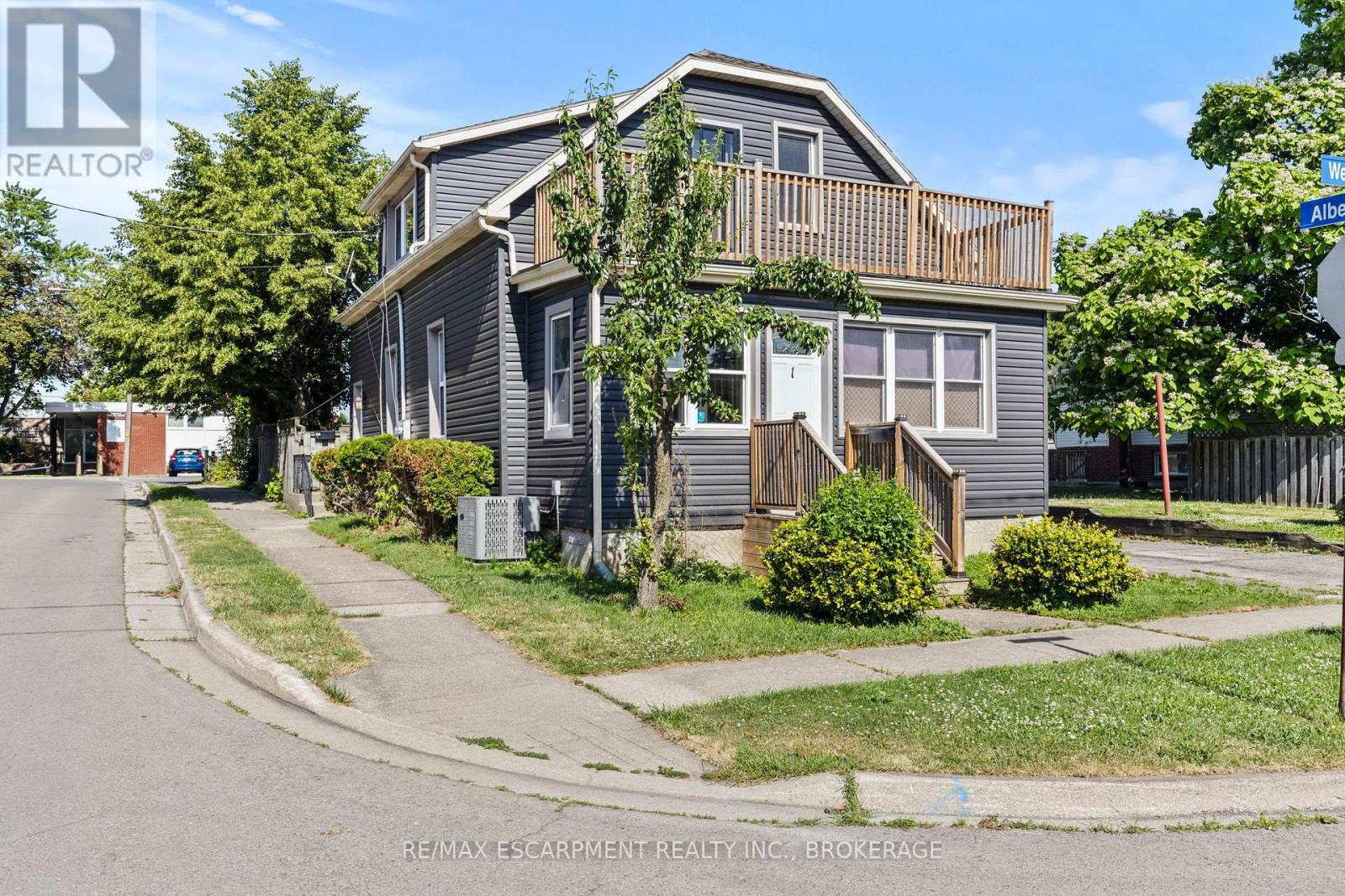 #Upper 1 West Street North, Thorold (Thorold Downtown), Ontario, L2V2R8, Thorold (Thorold Downtown), Ontario — photo 2 of 5