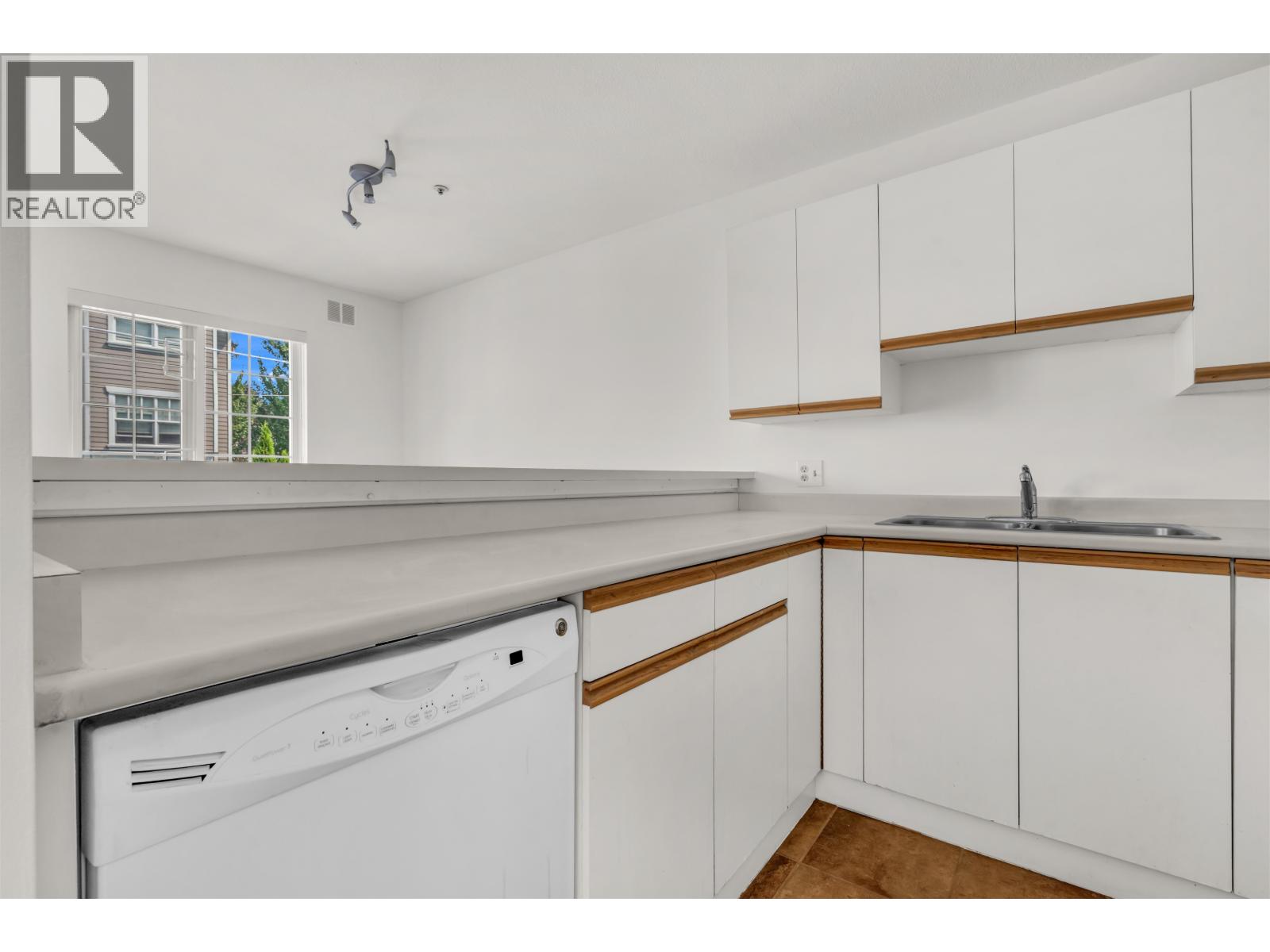 1 Bed, 1 Bath Apartment for Sale in Vancouver – 204 833 W 16TH AVENUE, Vancouver – MLS# R3159020 - Image 15