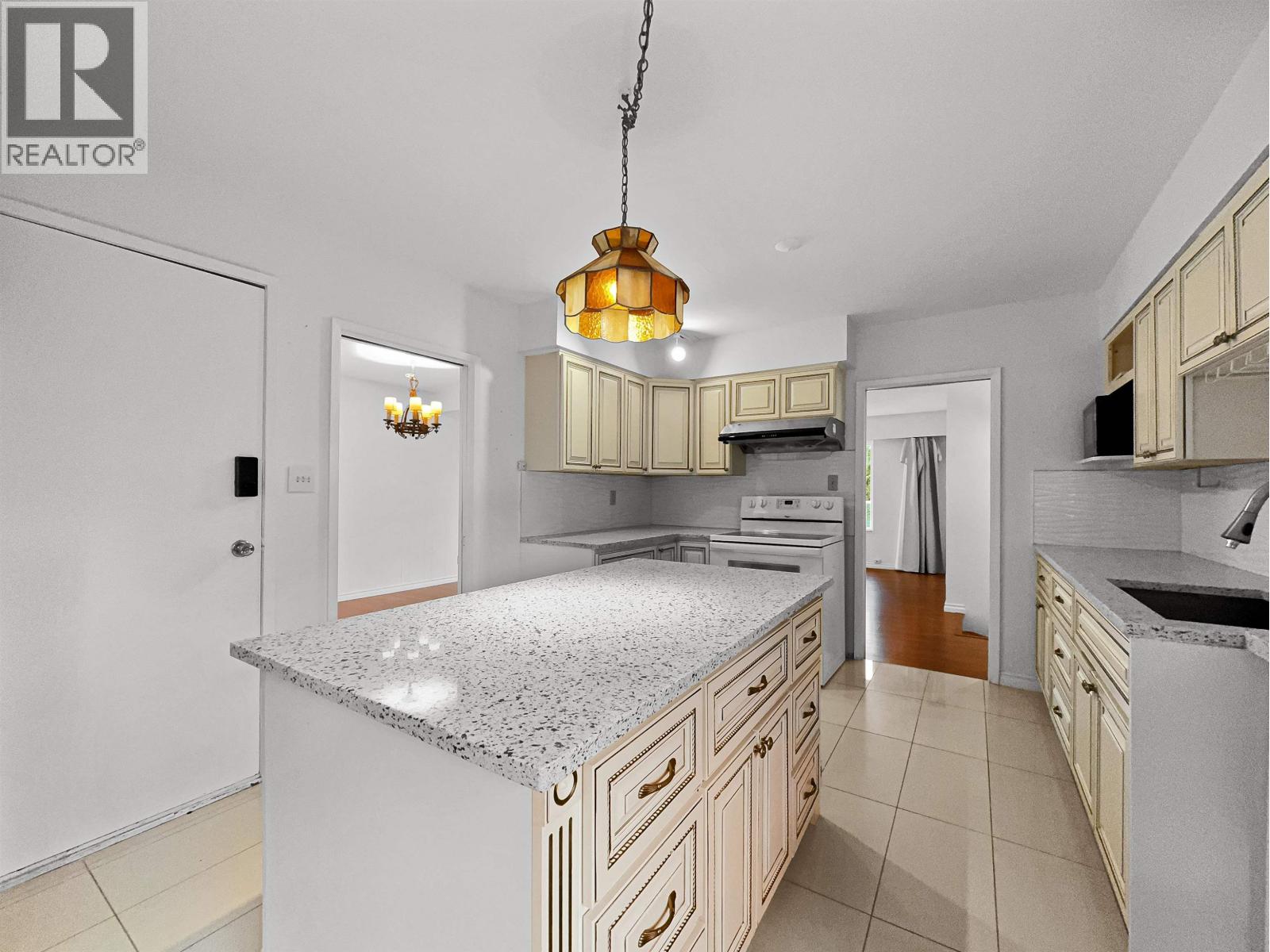 5 Bed, 3 Bath House for Sale in Delta – 5313 10 AVENUE, Delta – MLS# R3159004 - Image 9