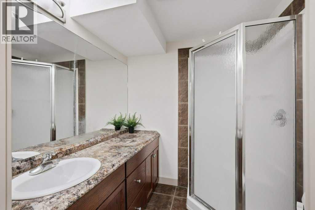 Listing photo – 6 Onlsow Square, Red Deer
