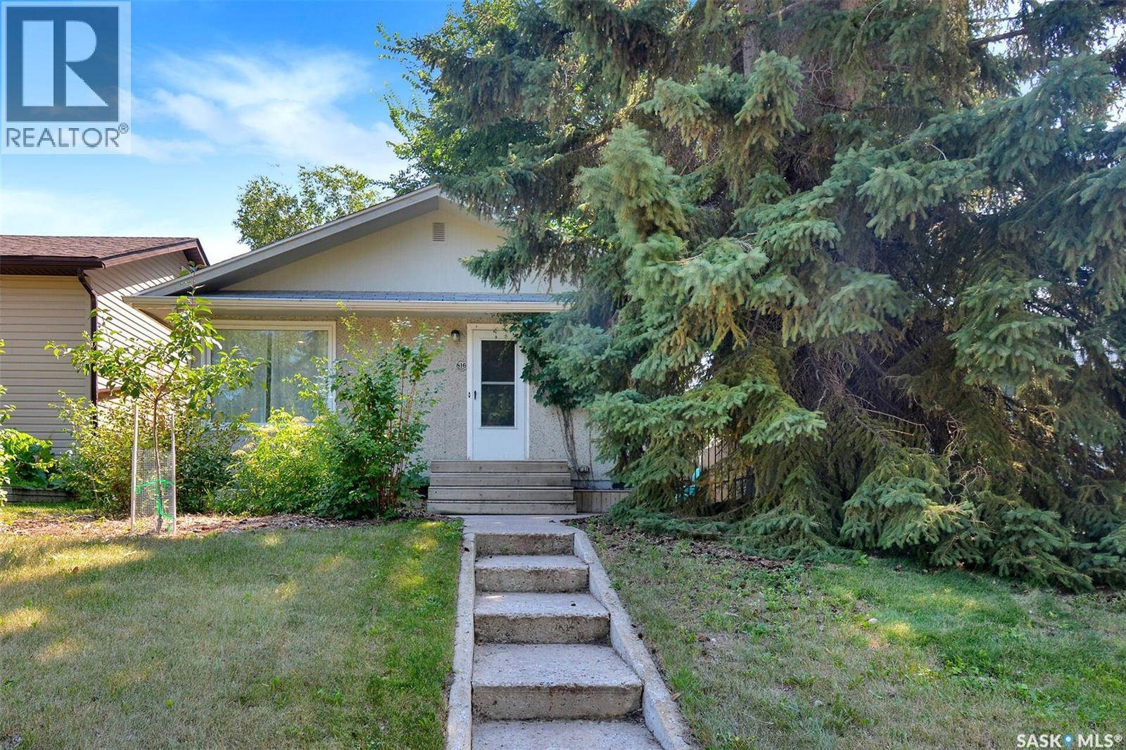816 4th STREET E - 2