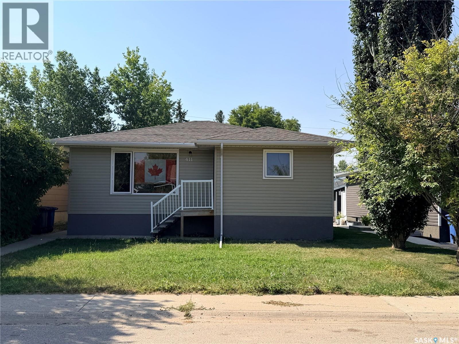 411 5th AVENUE W - 1
