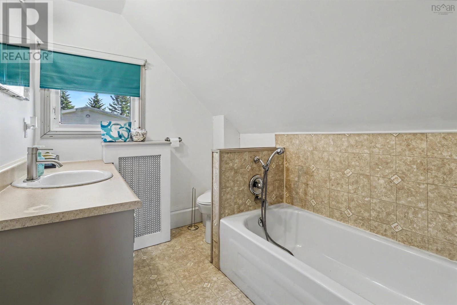 Property 32 of 33 of 218 Pitt Street