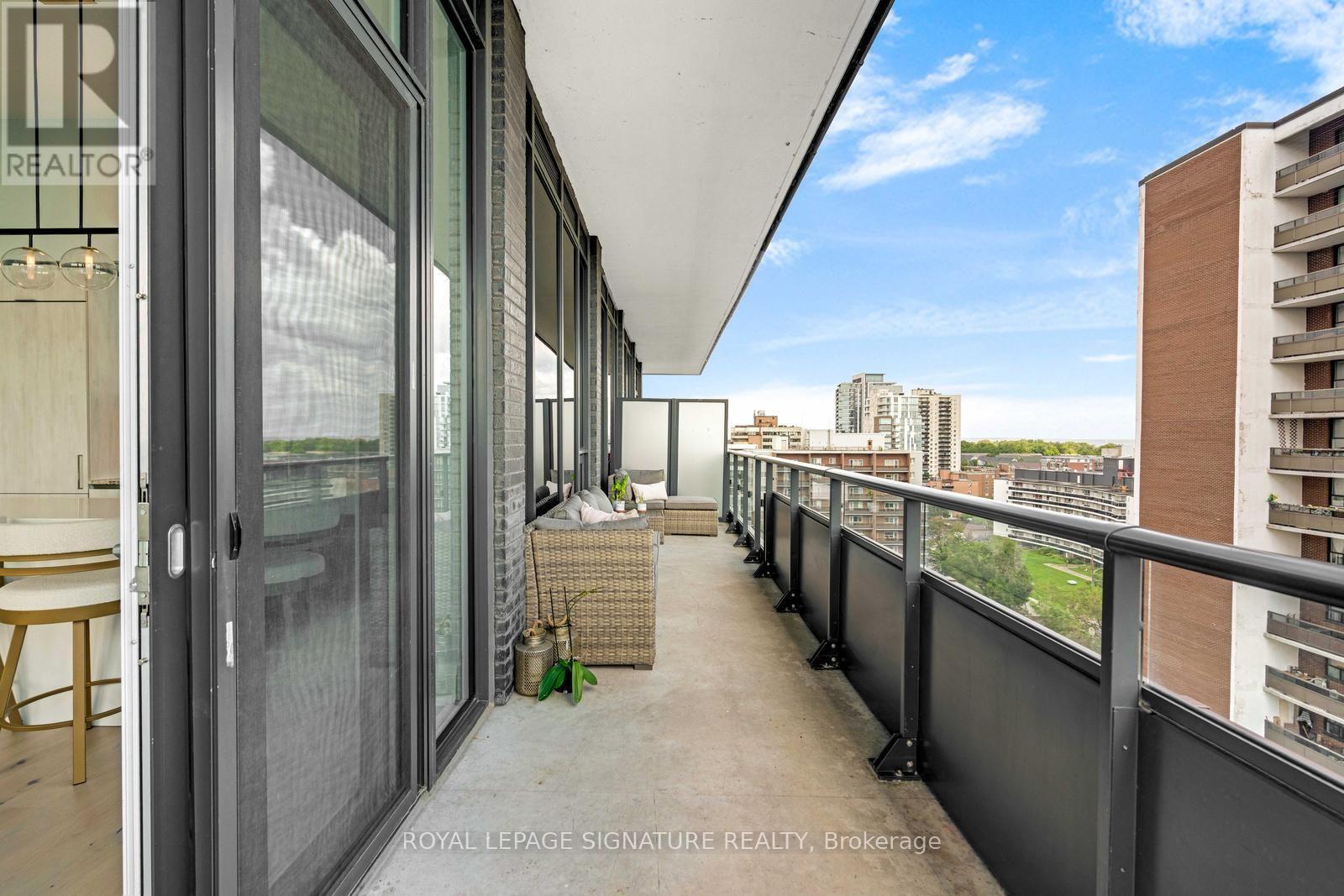 #1103 21 PARK STREET E - 24