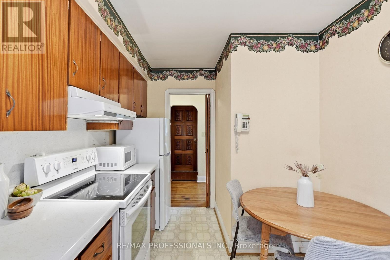 1 BERNICE AVENUE - 17