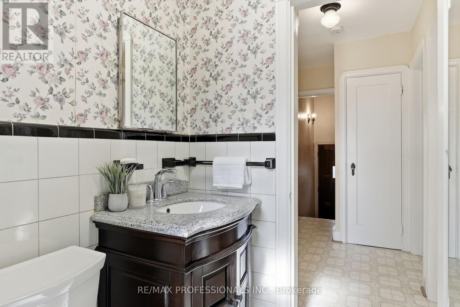 1 BERNICE AVENUE - 29