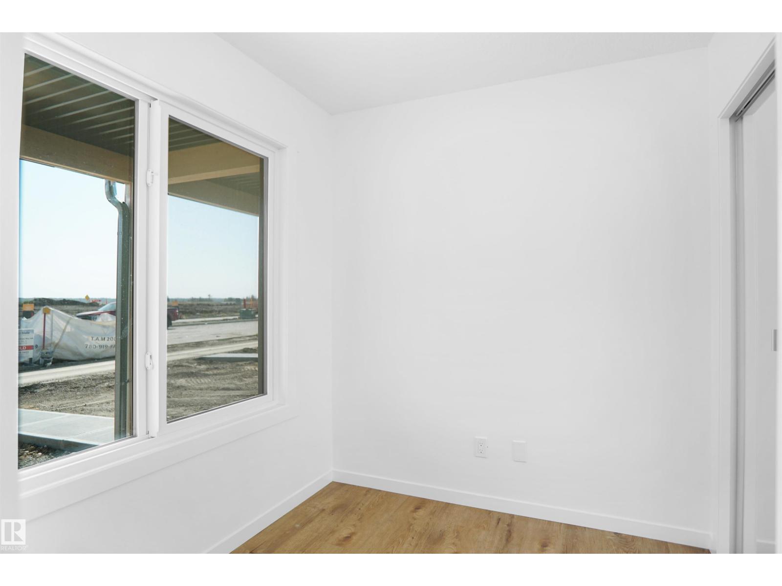 #4 29 Airport RD NW, Blatchford Area, Edmonton photo 4
