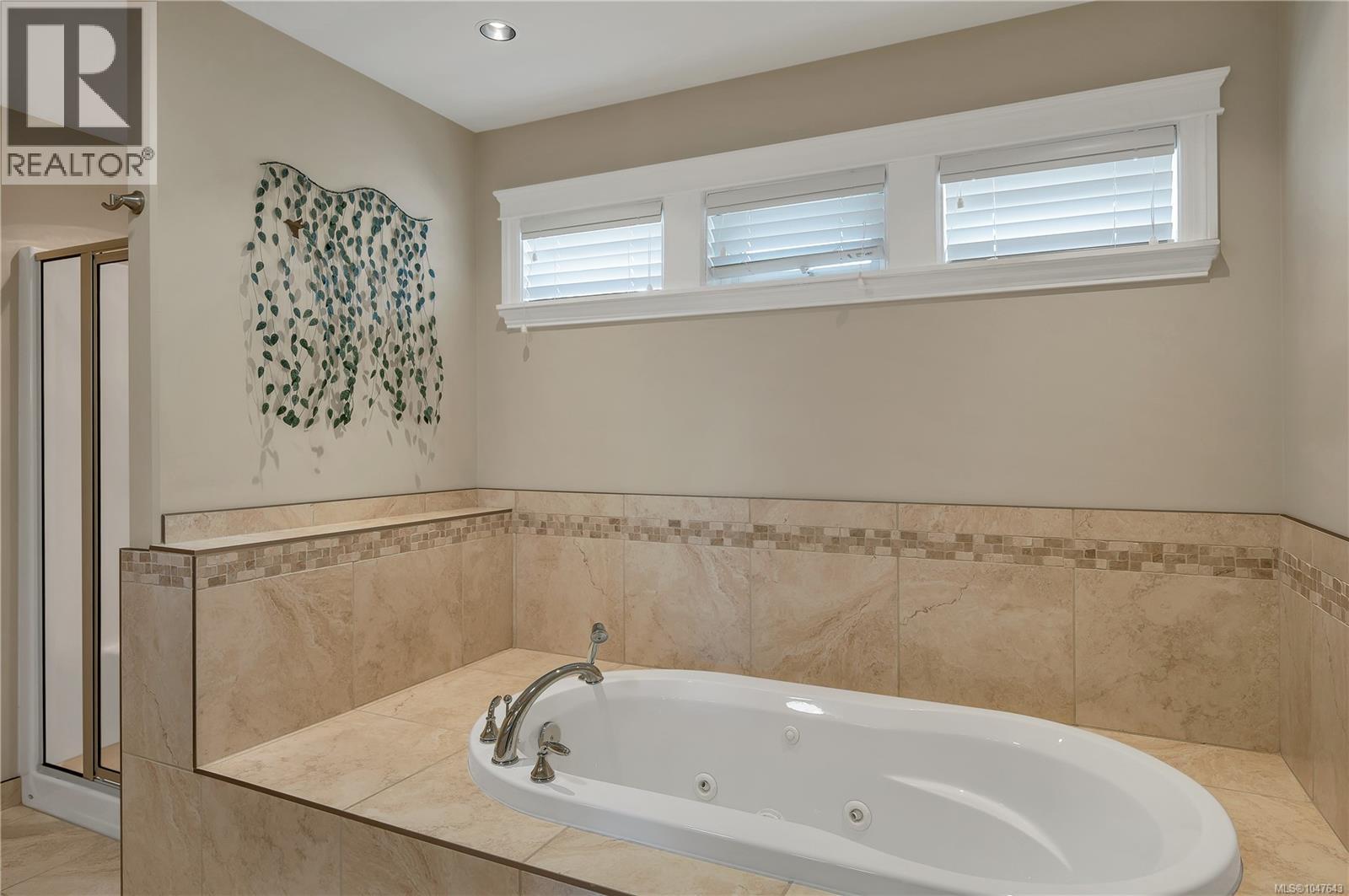 830 Pinecrest Rd - Image 32