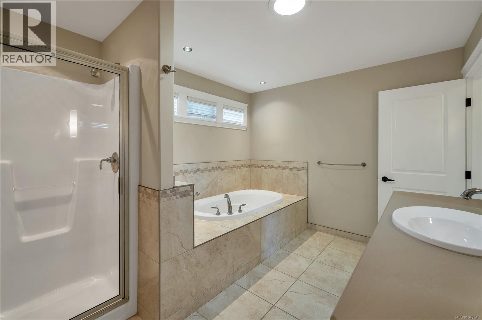 830 Pinecrest Rd - 33