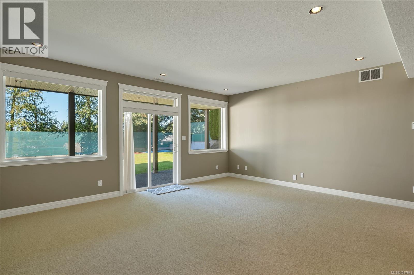 830 Pinecrest Rd - Image 36