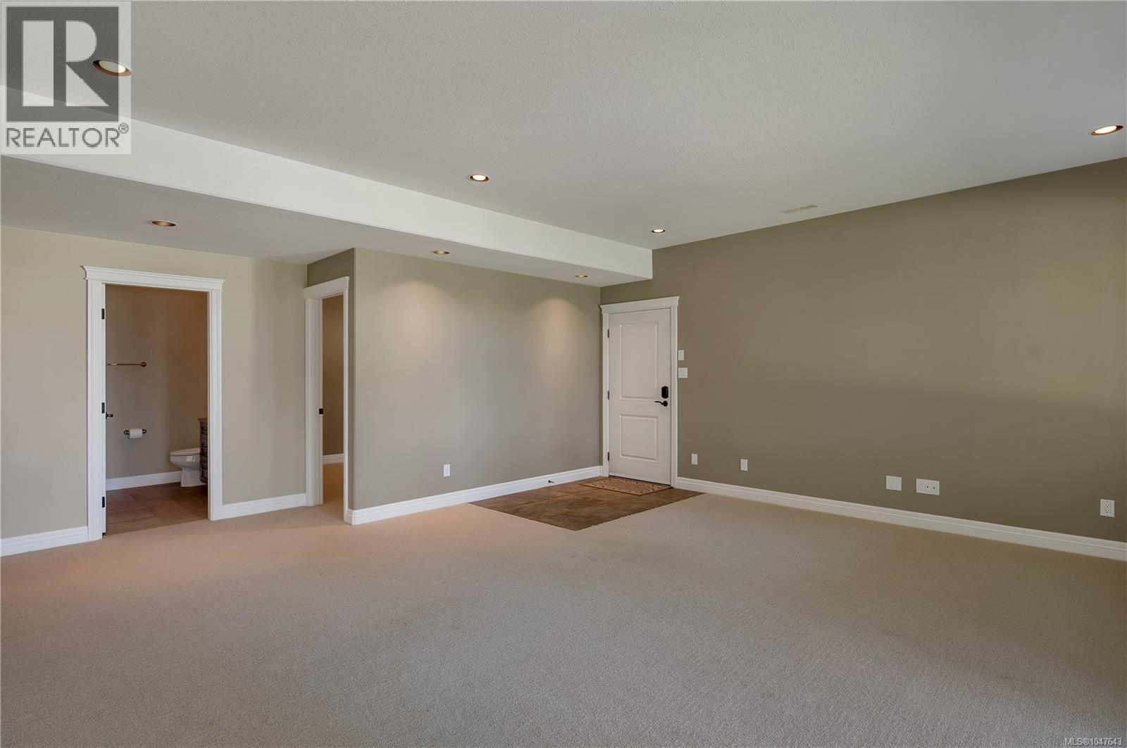 830 Pinecrest Rd - Image 38