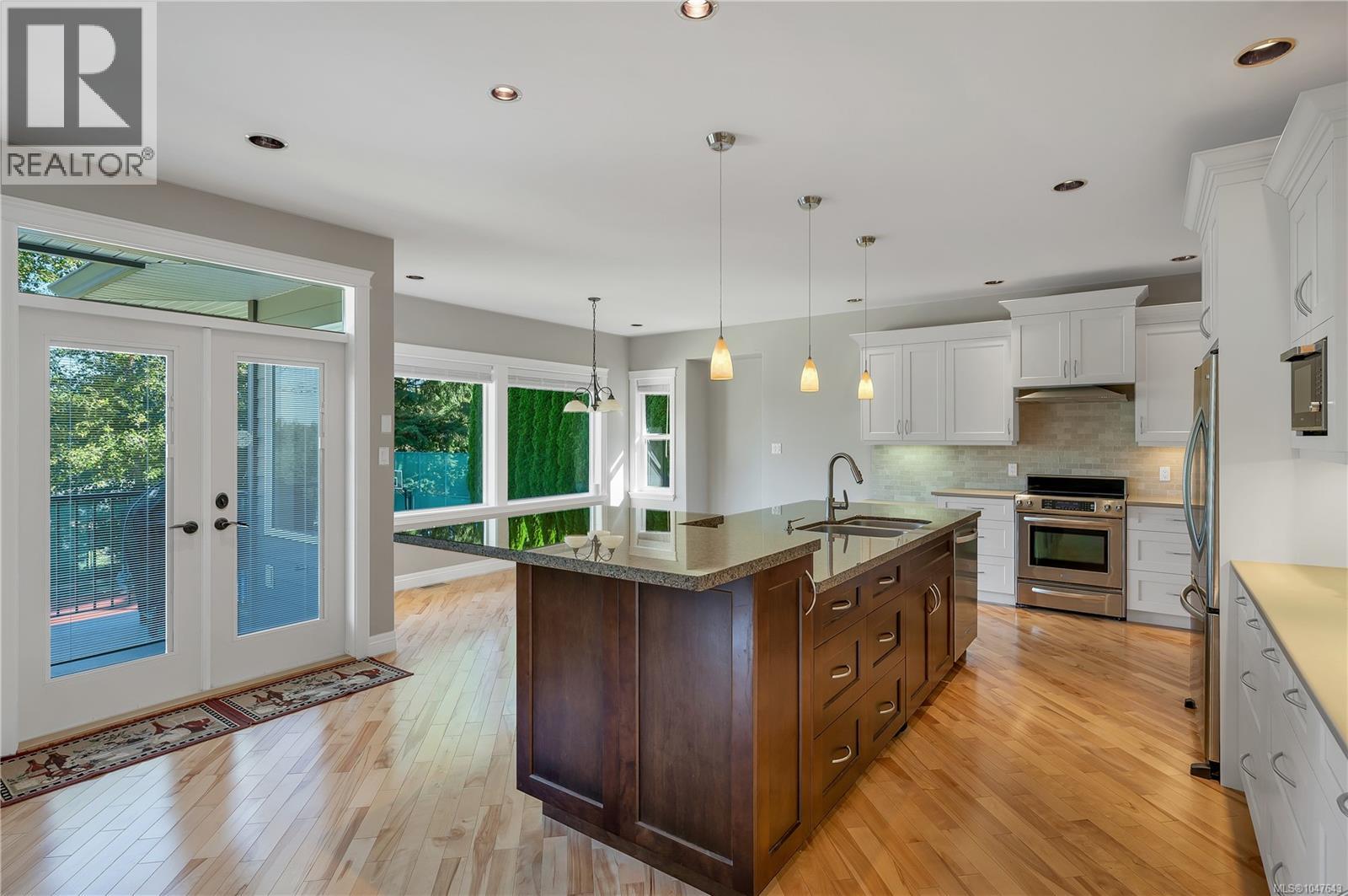 830 Pinecrest Rd - 4